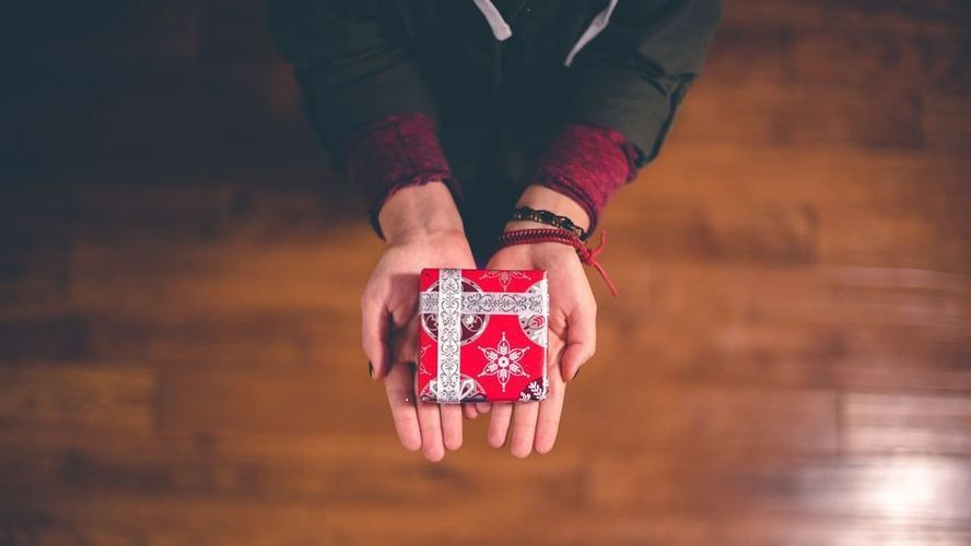 Distributing Business Cards Business Cards that Stand Out